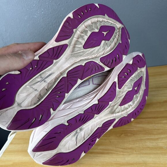 Asics Novablast 4 Women's Size 9 Running Shoes Gray Purple Cushioned Sneakers - Picture 8 of 9